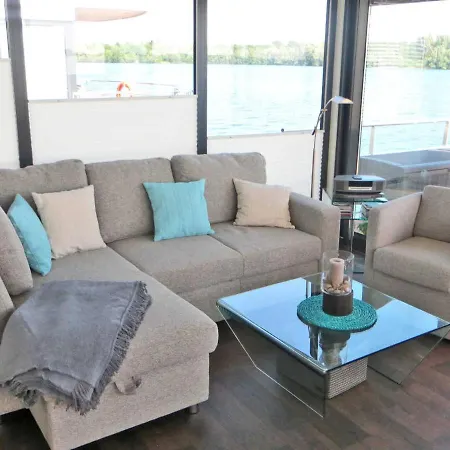 Floating 44 In - Boot 2 Holiday home